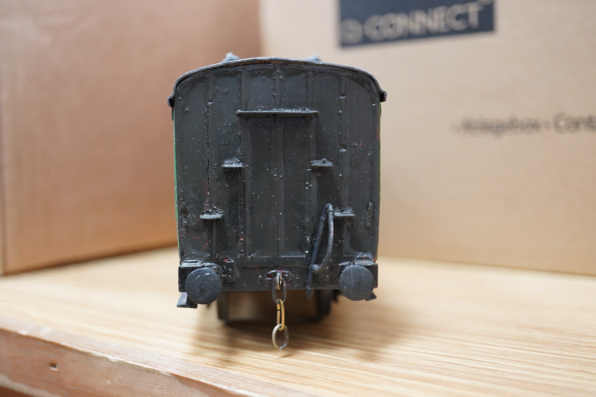 Five finescale 0 gauge Southern Railway freight wagons by Parkside Dundas, etc. including; a 4-wheel luggage van, 25-ton brake van, and three box vans, kit-built to a high standard